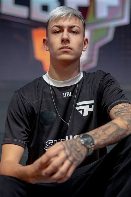 DAV🐉 tweet media
