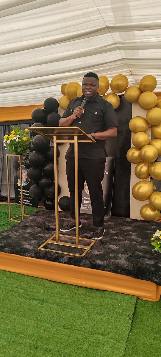 MatimbaMabunda1's tweet photo. Your undisputed number one, seasoned, unmatched and Professional Programme Director at work🎤 #YourMC #PDD #AHiTirheni #YouCanTrustMeWithYourEvent #ProgrammeDirectingAllTheWay #MyVoiceIsMyInvoice https://t.co/NUciyA1mlN