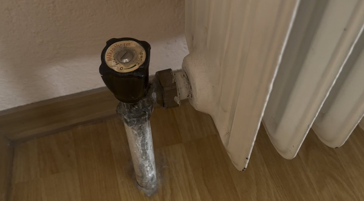 ESparkommissar's tweet image. An alle Heizungsbauer / Heizungsfachleute
Ich bin für meine nächste YouTube Folge zum Thema Thermostatventil auf der Suche nach alten (historischen) Heizungsventilen (keine Thermostate).
So oder so ähnlich wie auf dem nachfolgenden Bild.
Wenn Du sowas hast --> Bitte melden❗️