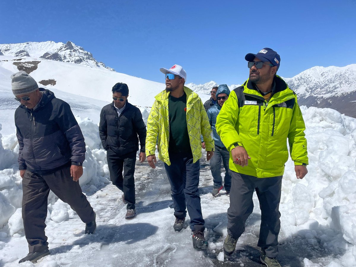 DIPR_Kargil's tweet photo. Feasibility assessment for proposed Snow Ski Academy conducted at Manman Ski Slope, Drass
@LAHDC_Kgl
@Er_PunchokTashi 
@Info_Ladakh 
@ddnewsladakh 
@airnewskargil 
@prasarbharti 
@DDNewslive 
@ddnews_jammu https://t.co/xfHqpZ0jtV