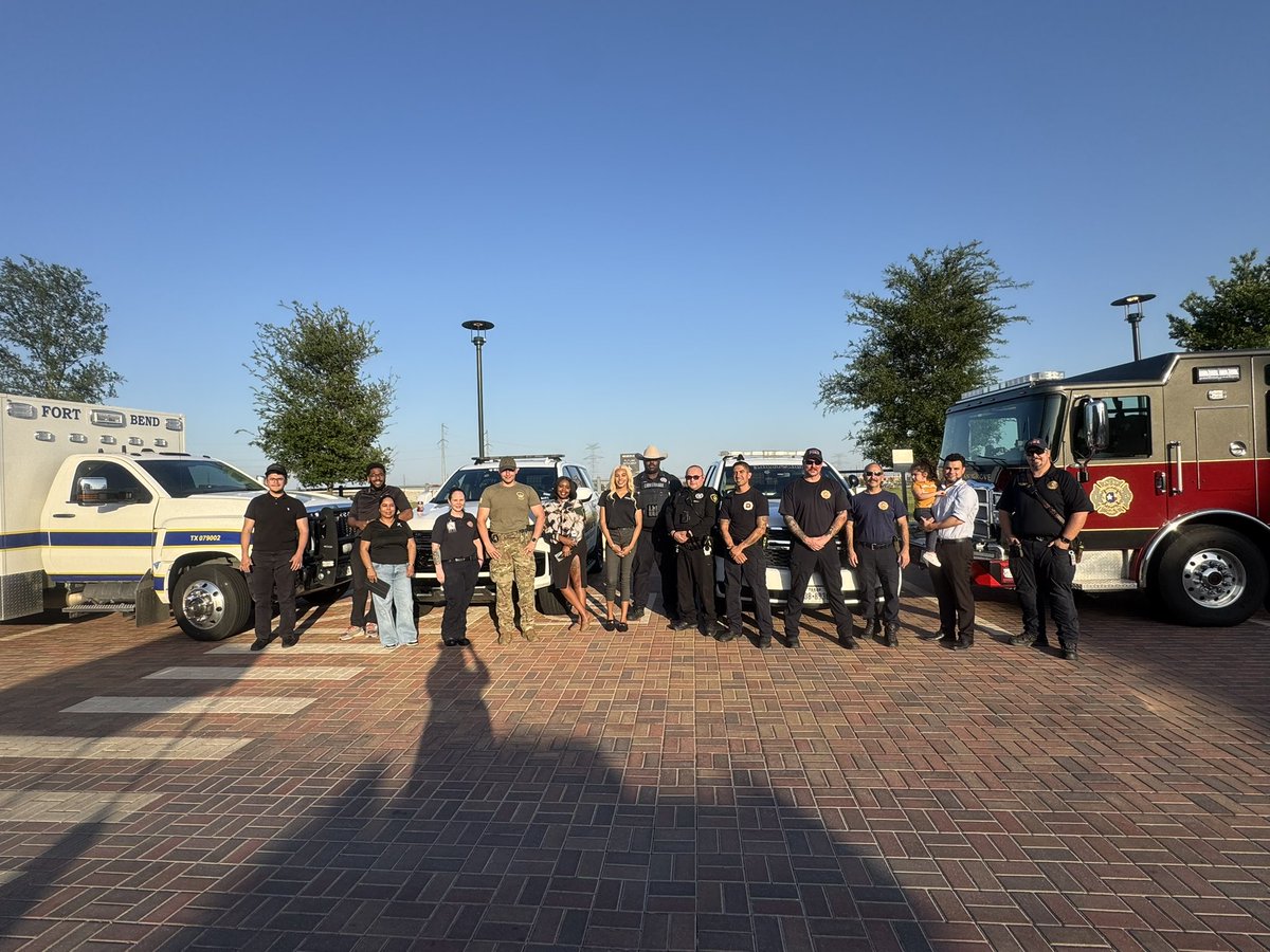 mpv603's tweet image. Paramedic Richmond attended a public safety meet & greet at the Granary Flats apartment community. The event gave residents an opportunity to meet first responders, see the apparatus & ask questions about emergency services. We appreciate the opportunity! 🚑📷: J. Richmond