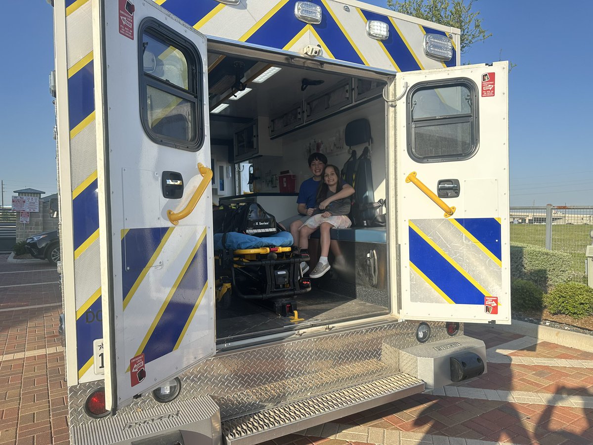 mpv603's tweet image. Paramedic Richmond attended a public safety meet & greet at the Granary Flats apartment community. The event gave residents an opportunity to meet first responders, see the apparatus & ask questions about emergency services. We appreciate the opportunity! 🚑📷: J. Richmond