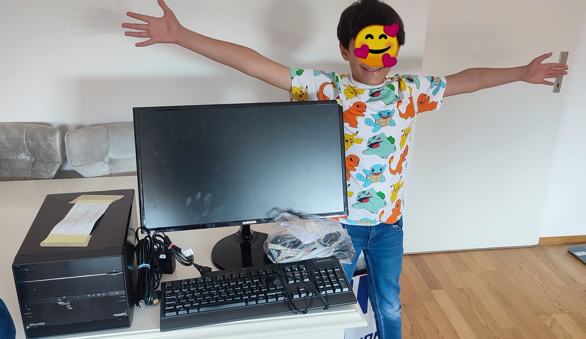 so groß kann die Freude über einen alten Computer sein ... 
Der Bub weiß wahrscheinlich nicht, dass sich seine Chancen in der Schule dadurch gewaltig verbessert haben - aber er wird es bald bemerken. pcsfueralle.at wenn ihr mithelfen wollt oder Hilfe braucht