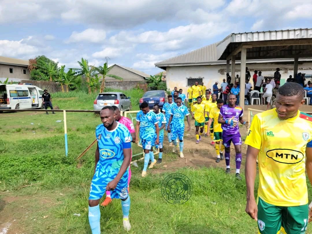 Elite Two🇨🇲: Match Day 16
Half Time 
Isohsa Limbe 2-1 FAP 
[Talikong Elwood 2', Mukete Williams 23 || Bessala 3']
#WeAreIsohsa 💚🤍