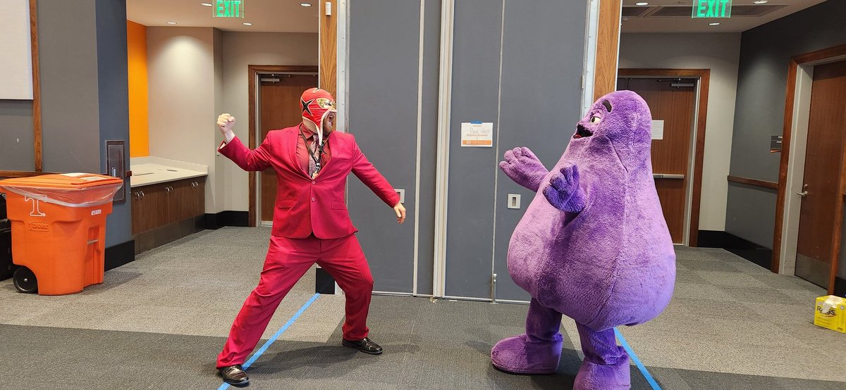 The match we never knew we needed. <a href="/McDonalds/">McDonald's</a> <a href="/DAMASKEDKUSKO/">DA MASKED KUSKO</a>
DA MASKED KUSKO 
VS
GRI-MENACE