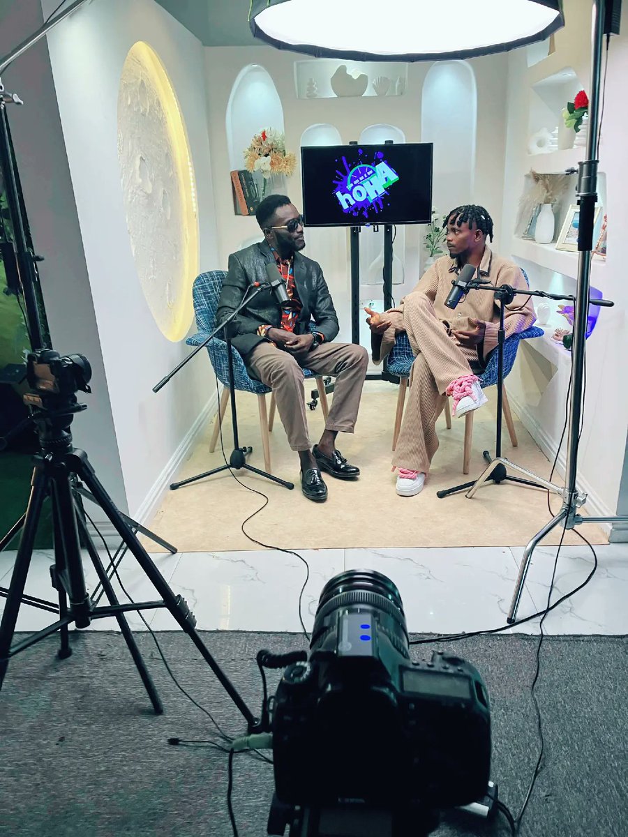 Kingble42275306's tweet photo. Let's talk about my new single #Podcast #ALagosLoveStory @AssistantEbukaa @davido @wizkidayo #Afrobeats #FashionWeek #GAGACHELLA https://t.co/bVqLbqzxzV