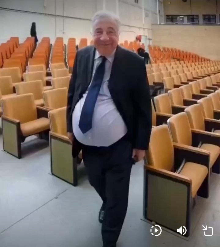 AlbundyO's tweet photo. @MaxiBernard_ Les accessoires effet "femme enceinte" et chasseur sont très recherchés et rares. https://t.co/QmMQF5pyDD