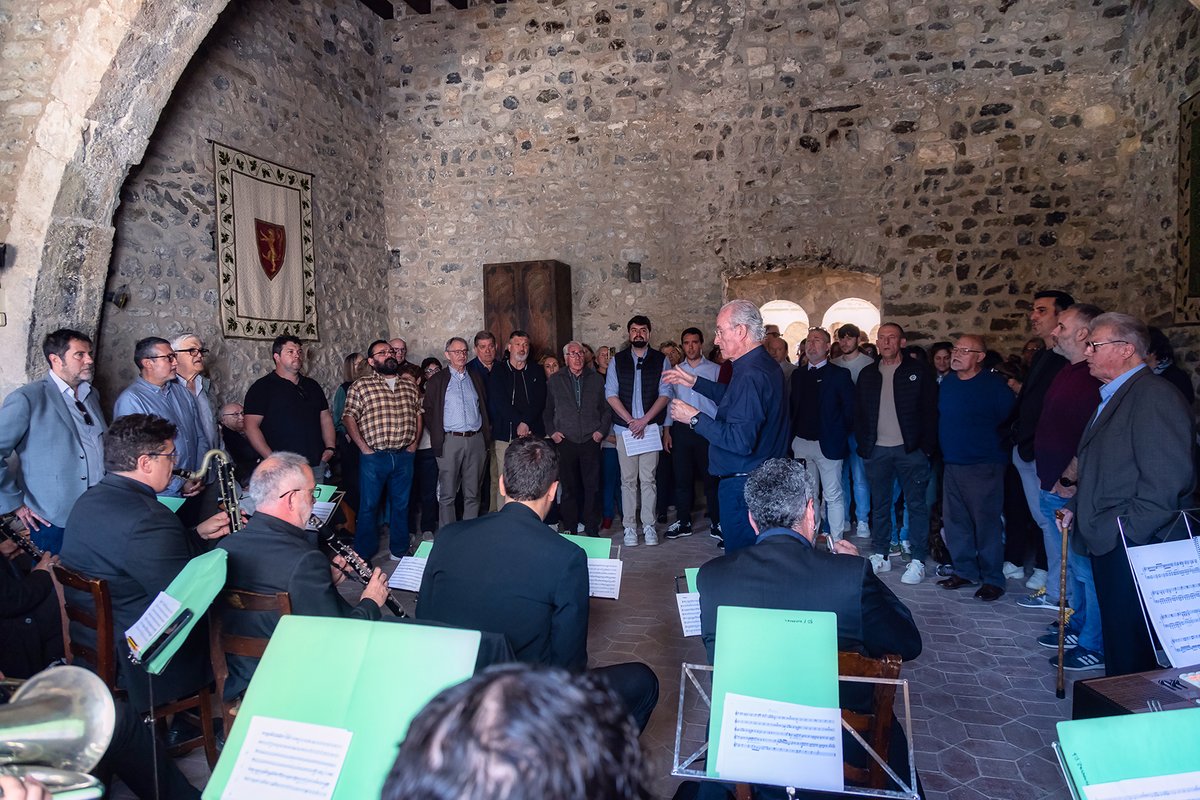 Besalú viu amb emoció la Processó dels Dolors en el 325è aniversari de la Congregació  gironanoticies.com/noticia/266143…

Ahir divendres al vespre, Besalú es va omplir de silenci, música i espiritualitat amb la celebració de la tradicional Processó dels Dolors, un dels actes religiosos més