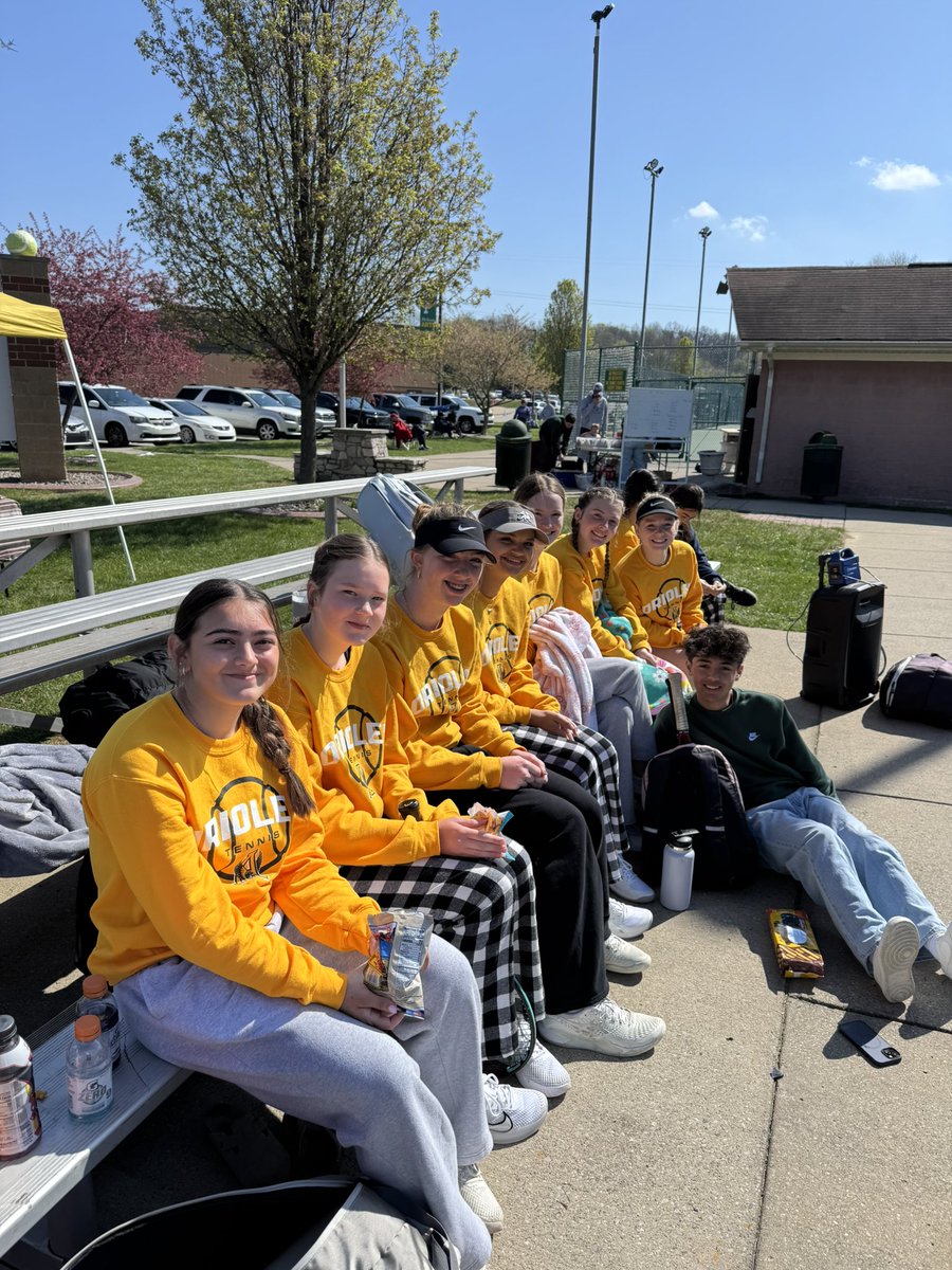 ahstennis_girls's tweet photo. Action is under way for day two at 📍Floyd Central.

#2 Singles and #1 Doubles with wins so far this morning vs Jeffersonville. Other varsity matches still in progress with JV getting started. 

Sun ☀️ a coming out … brings out the smiles too 😊 https://t.co/9xfkSswhFX
