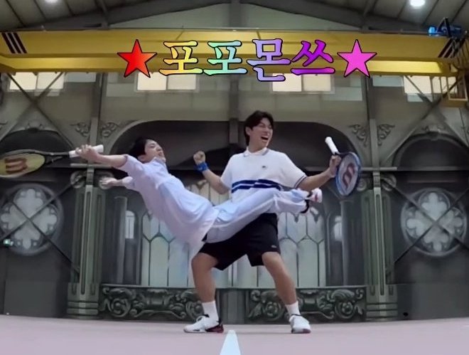 jinspam_'s tweet photo. Kim Seokjin the man of unbelievable core strength and flexibility!!

A THREAD ~ https://t.co/W1L76zvBiz