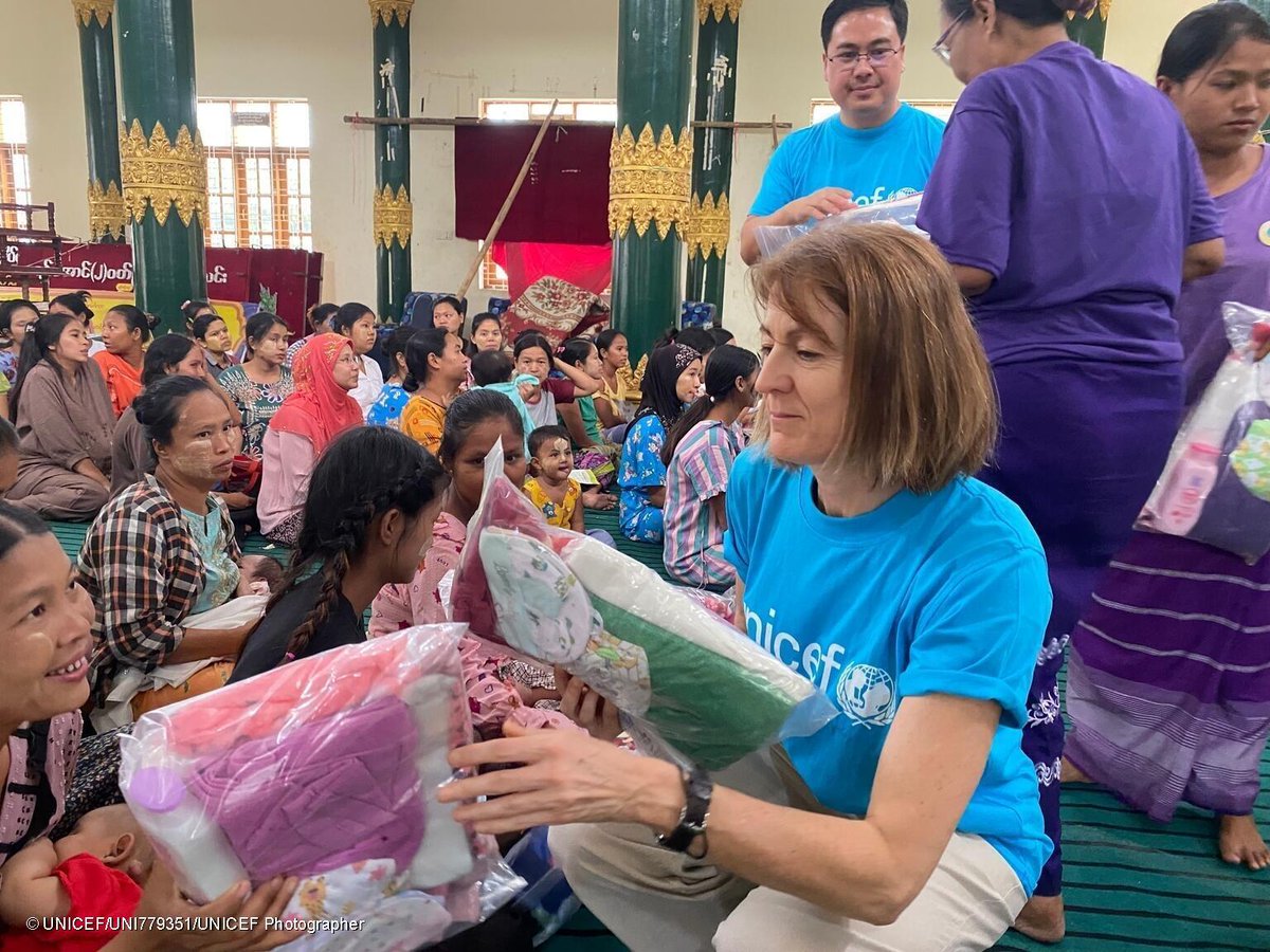 Aunque el terremoto ya no está en las portadas, las familias de Myanmar sigue necesitando nuestra ayuda.
Gracias a vuestro apoyo, nuestras compañeras y compañeros están distribuyendo kits de higiene prenatal y neonatal a cientos de mujeres embarazadas y lactantes🤱🏽