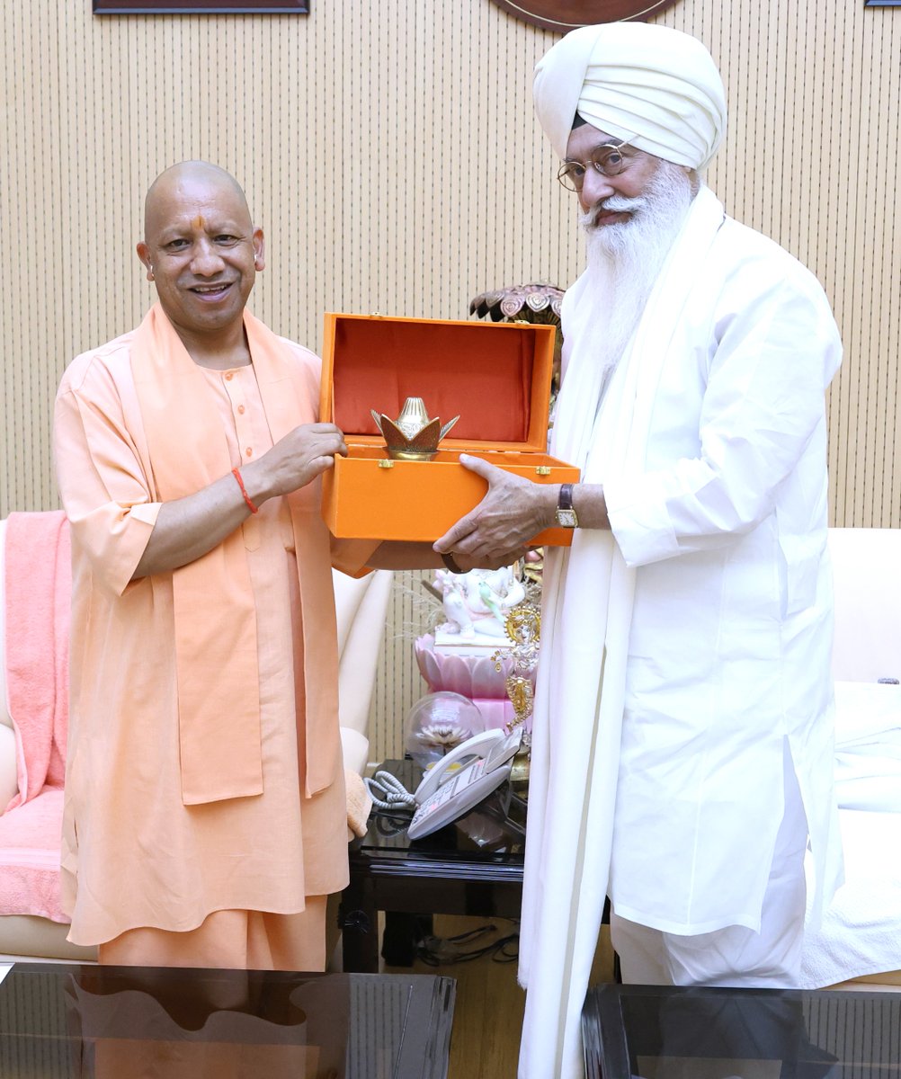 myogioffice's tweet photo. मुख्यमंत्री श्री @myogiadityanath जी महाराज से आज लखनऊ में राधा स्वामी सत्संग ब्यास के डेरा प्रमुख श्री गुरिंदर सिंह ढिल्लों जी (बाबा जी) ने शिष्टाचार भेंट की। https://t.co/PN0jOztEEe
