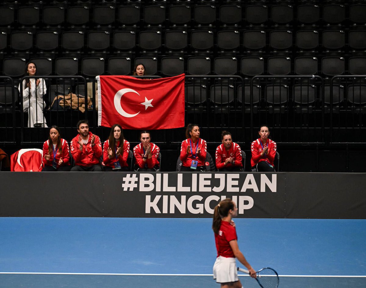 Dünya grubu Play-Off' larındayız 🤍❤️✨

Aynı hedef için ter döktüğümüz bu güzel takımla bu yolu yürümek büyük bir mutluluktu ✨

Hep birlikte başardık 🤍❤️🇹🇷