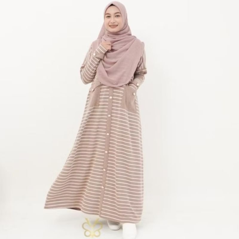 khbunda35's tweet photo. Abaya Luna Strip oleh Yoora Sarah menawarkan kenyamanan dan gaya elegan dengan bahan knit berkualitas https://t.co/an19ieq4eG
https://t.co/diliNMAl4K
#AbayaMuslimah #YooraSarah #AbayaNyaman #BajuSyarieElegan #OOTDSyarie #HijabStyle #FashionMuslimah #TokopediaFinds https://t.co/mUuia4fGW4