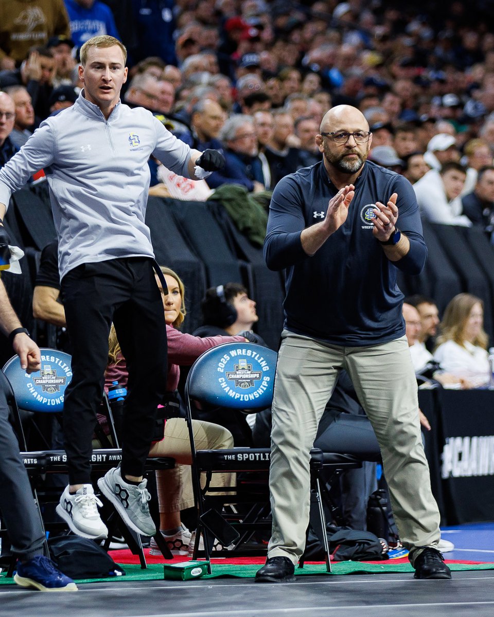 Wishing a happy birthday to our head coach, Damion Hahn!

#GetJacked x #GoJacks🐰