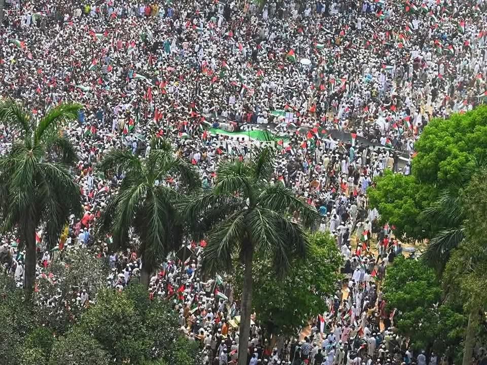 ekramulHemon's tweet photo. March for Gaza
We are with you Dear Palestine 
#FreePalestine #StopGazaGenocide‌NOW 
#OneUmmah 
#Muslim 
#Bangladesh https://t.co/AeO4F9RPvx