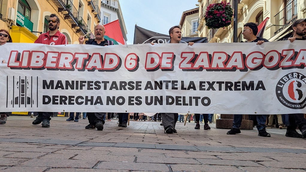 AraInfo (@arainfonoticias) on Twitter photo Una multitudinaria manifestación exige al gobierno español “la libertad inmediata de los seis antifascistas de Zaragoza”: arainfo.org/?p=305166
👉 Tras un año de injusta prisión, la marcha convocada por la plataforma <a href="/Libertad6Zgz/">Libertad 6 de Zaragoza</a>, ha discurrido por las calles del centro de la Una multitudinaria manifestación exige al gobierno español “la libertad inmediata de los seis antifascistas de Zaragoza”: arainfo.org/?p=305166
👉 Tras un año de injusta prisión, la marcha convocada por la plataforma <a href="/Libertad6Zgz/">Libertad 6 de Zaragoza</a>, ha discurrido por las calles del centro de la