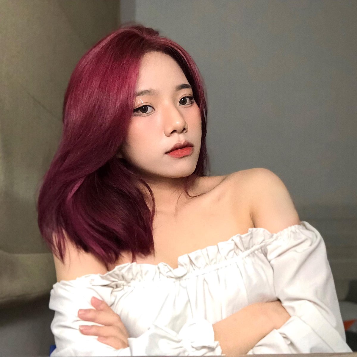 ThuHa1962845's tweet photo. 16. Đời anh đẹp nhất là ngày có em cạnh bên. https://t.co/Z5ushhuaKX