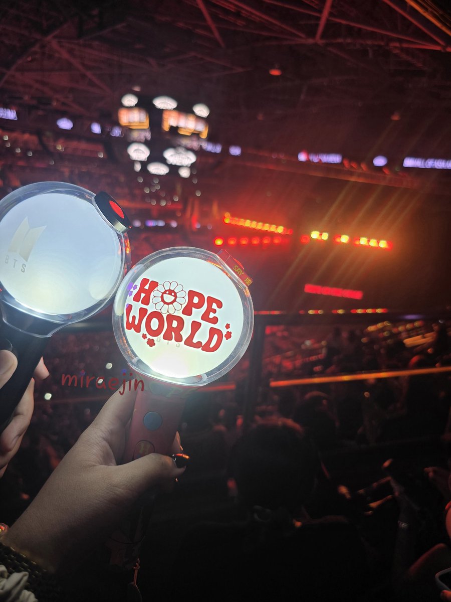miraejin's tweet photo. 250412 #HOPE_ON_THE_STAGE_TOUR_Manila 
8 years for some, but it took 12 whole years for me to finally see at least 1 out of 7 members 🥹 thank you, hobi @BTS_twt 💜 OT7 NEXT!!!!! https://t.co/UKnh3YovJ7