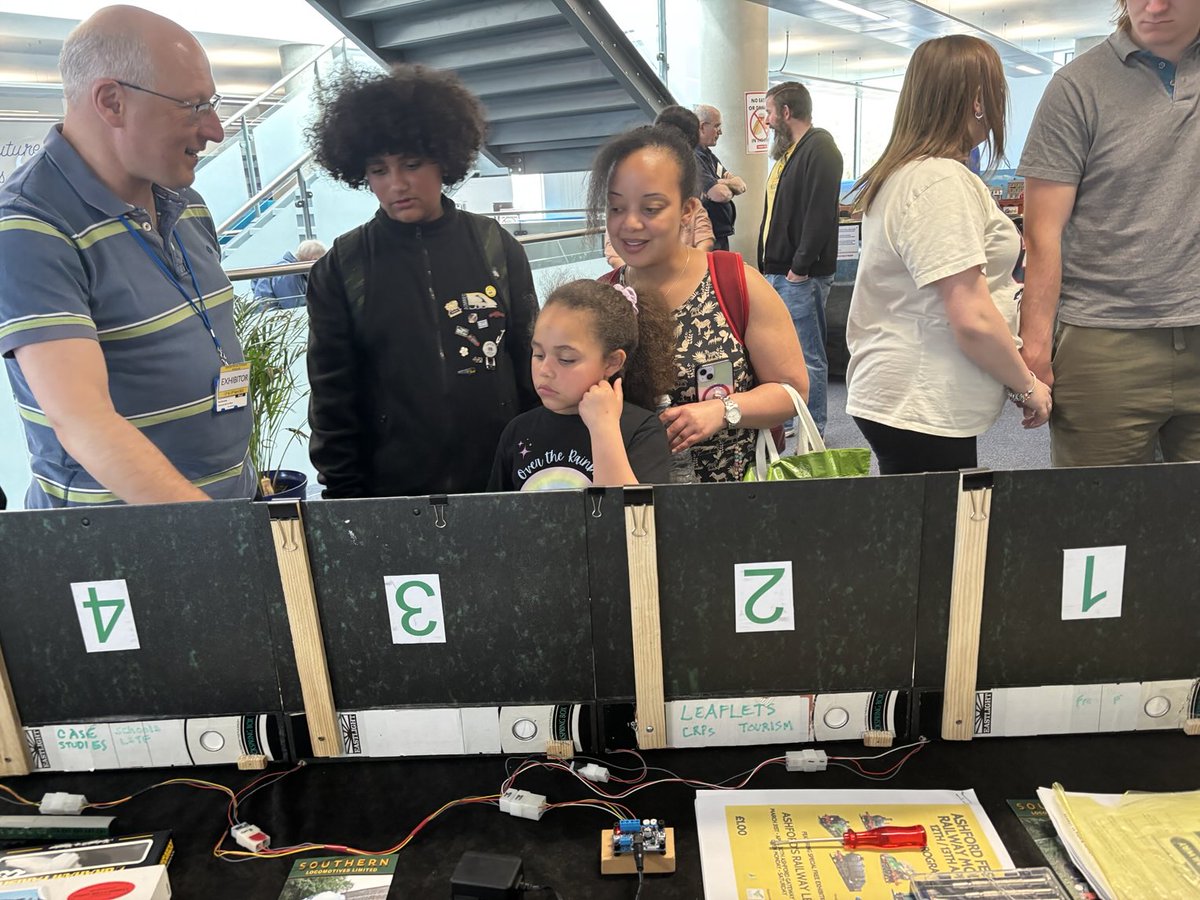 #Ashford spreading the word about community rail . Model railway captured the imagination of young and old. Great feedback too for one of our ⁦<a href="/railway200/">railway200</a>⁩ events ⁦<a href="/CommunityRail/">Community Rail Network</a>⁩