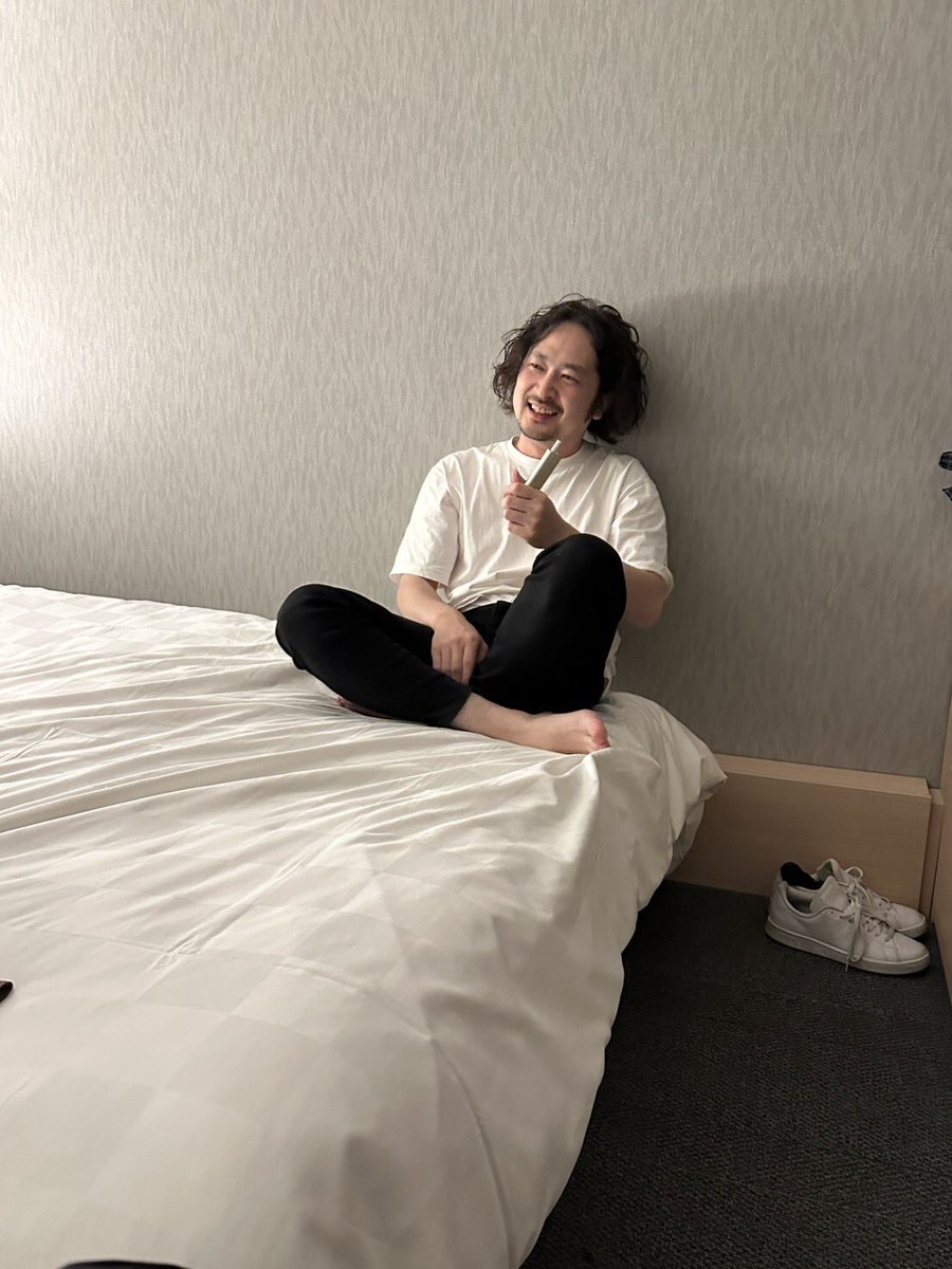 すいませんすいません、部屋飲みしたりしてたんですけど、モデルさんみたいな写真が撮れたっていうので載せます！
ぶははw消すかも！