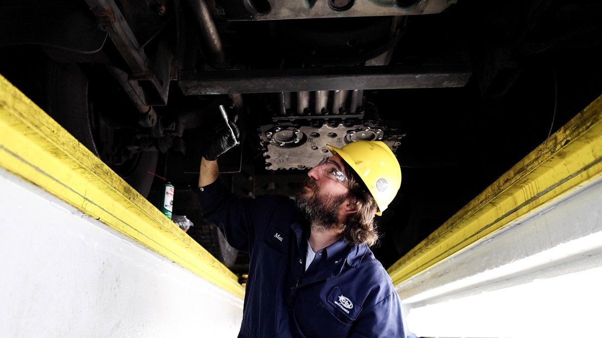 CJBUSLINES's tweet image. Looking for a fresh start in your mechanic career? C&amp;amp;J is on the hunt for a talented individual to join our dynamic team. We're not just offering a job; we're offering a place where innovation meets appreciation. Learn more: hubs.ly/Q03gql9S0 #JoinOurTeam #MechanicLife