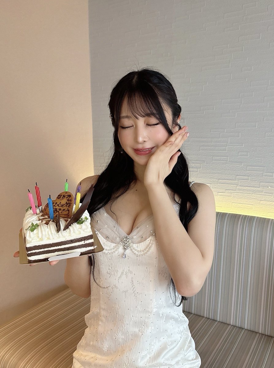 本日は #真島なおみ生誕祭2025 
ありがとうございました！！！❤️🎉

急遽色々変更もあった中で、みんなの優しさや
愛情をより感じる1日でした（ ;  ; ）
とーーーっても楽しかったです🥺💖!!!

みんな無事おうちついて お布団入れましたか..?

素敵な思い出を今年も有難うございました🎂
大好きです♡ https://t.co/tgJ2ipaxYg