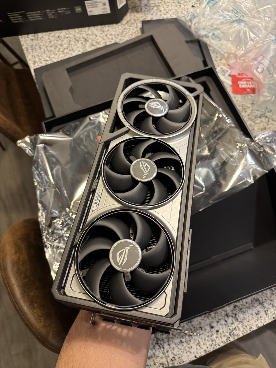 0xSc4r's tweet photo. este build va a estar potente😮‍💨 https://t.co/HE5gHj1NXl