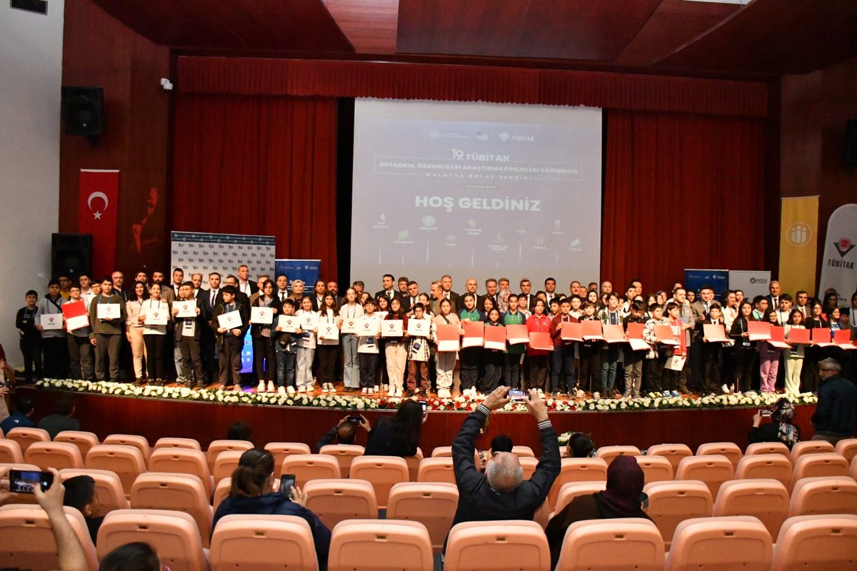 🔵 TÜBİTAK 2204-B Ortaokul Öğrencileri Araştırma Projeleri Yarışması Malatya Bölge Finallerinde Şanlıurfa Büyük Başarısıyla Öne Çıktı❕

🟠 8 İlin Katılımıyla Malatya’da Yapılan Bölge Finallerinde Eğitim Kurumlarımız 6 Birincilik, 
4 İkincilik Olmak Üzere 
10 Alanda Derece Elde