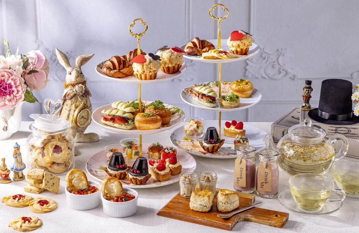 不思議の国のアリスをモチーフにしたパンのアフタヌーンティー𓂋🃏｡🥐𓂃❤︎*. 𓏸

『プティ・ブーランジェリー「アリスのお茶会」』

期間🃏2025年4月25日～
場所🃏ヒルトン東京 2階 バー＆ラウンジZATTA

.⋆𝜗𝜚 ┈┈┈ ⋯ ┈┈┈ 𝜗𝜚 ┈┈┈ ⋯ ┈┈┈𝜗𝜚.⋆