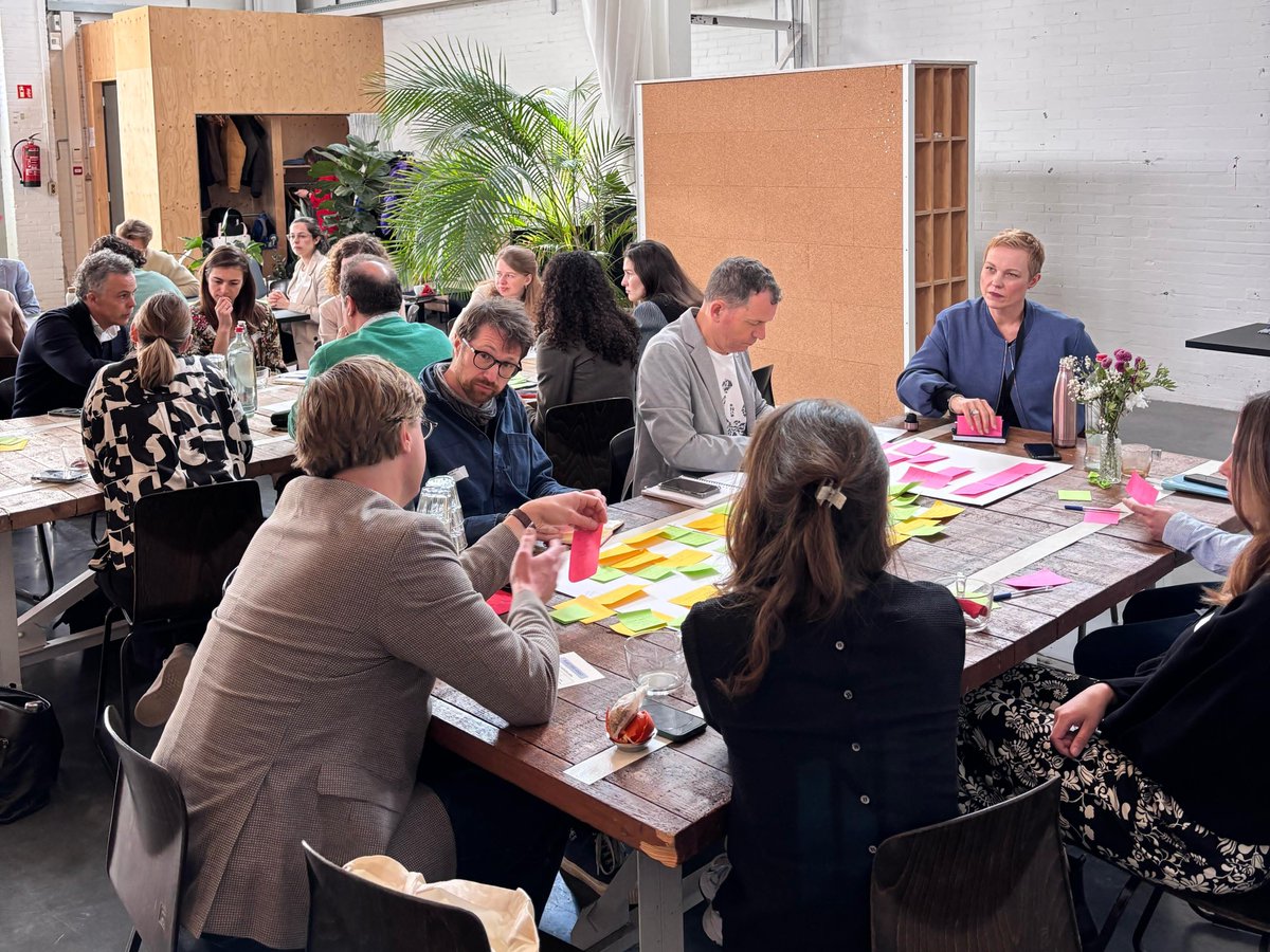 ProVeg_Int's tweet photo. Finding a new #protein balance! πβ¨ We coordinated a retailer roundtable with @GreenProteinAll & @WWF. The event aimed to support the growing momentum behind corporate #ProteinDiversification targets & action driven by retailersβ ambitions to meet health & #sustainability goals. https://t.co/3pddmc6Mlb