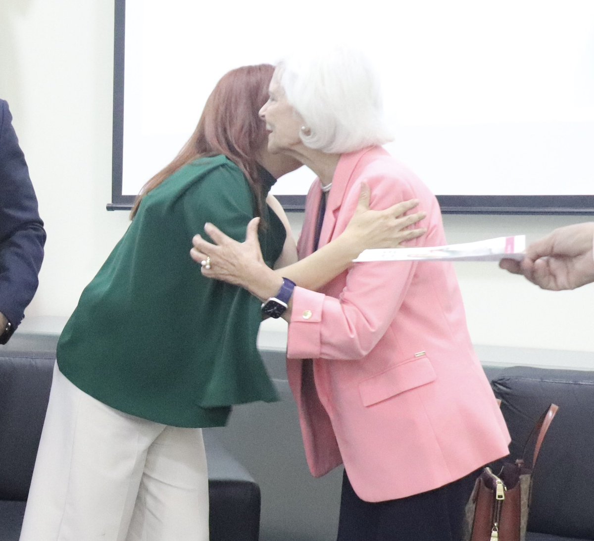 YoydaAlcocer's tweet photo. Un honor tomar protesta como miembro de la Asociación de Egresados de FACDYC UANL. Agradezco a la Dra. Juanita Aragón, al Dr. Mario Garza y al MDI Rafael E. Ornelas. Orgulloso de seguir construyendo desde esta comunidad. Es un acto profesional, diverso a mi candidatura política. https://t.co/Hk5Bbwg3uO