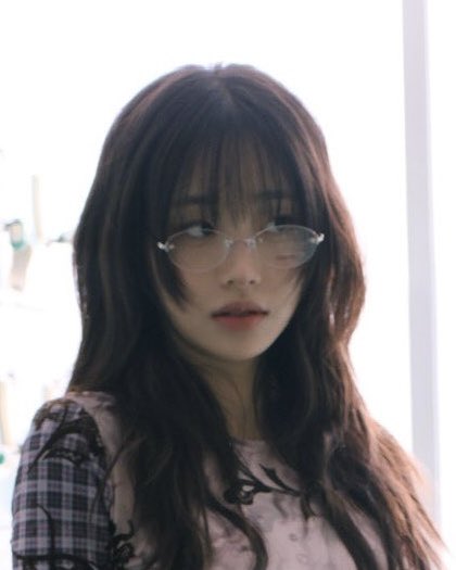 engdus's tweet photo. oh my god chuu. https://t.co/wfgZigZ7iA
