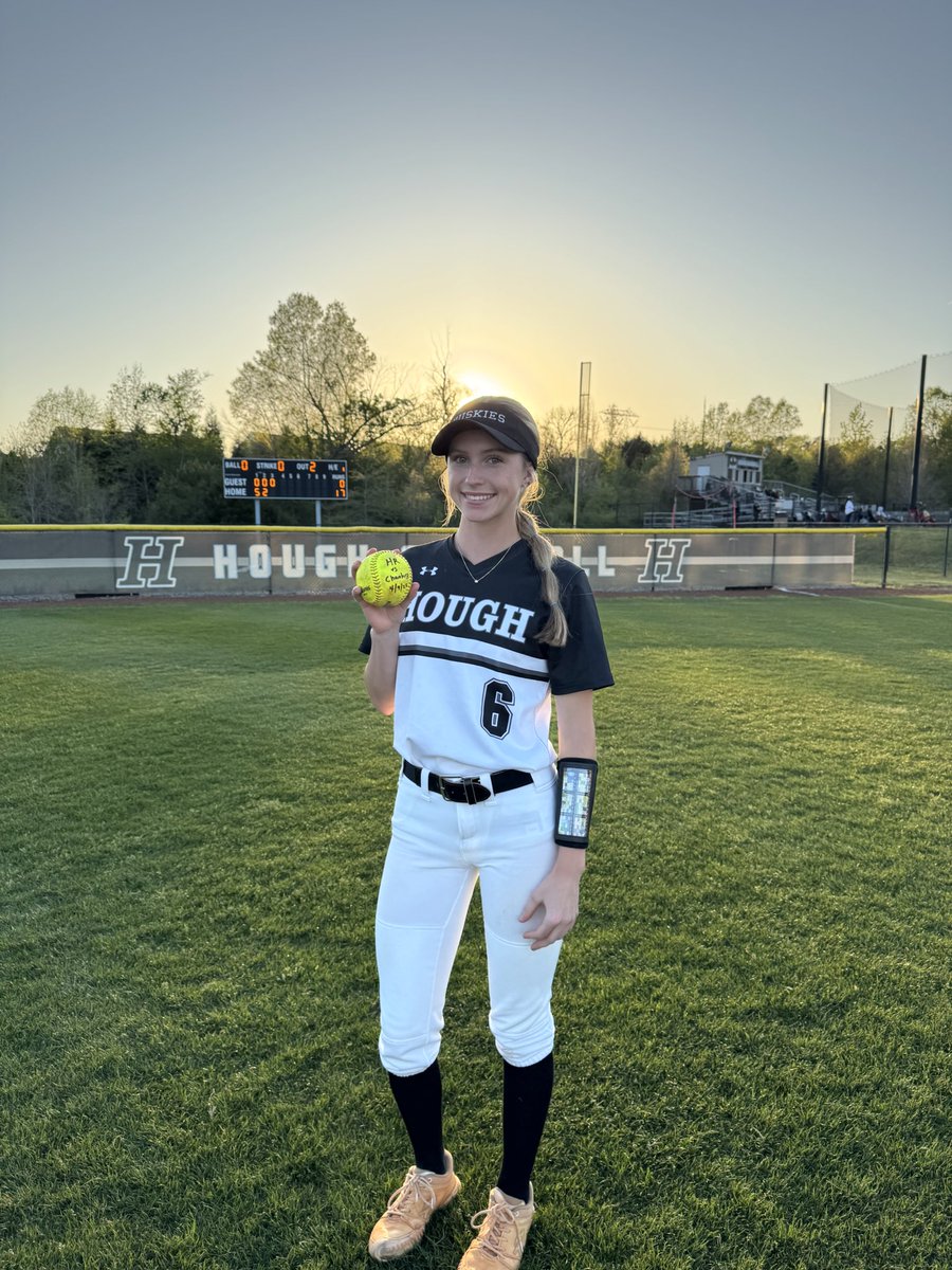 Two games, 2 bombs! Congrats to our own Payton Elwell (‘26 Hough HS) for her back to back nights of big hits and earning a player of the game! Great job P! Keep swinging it!!