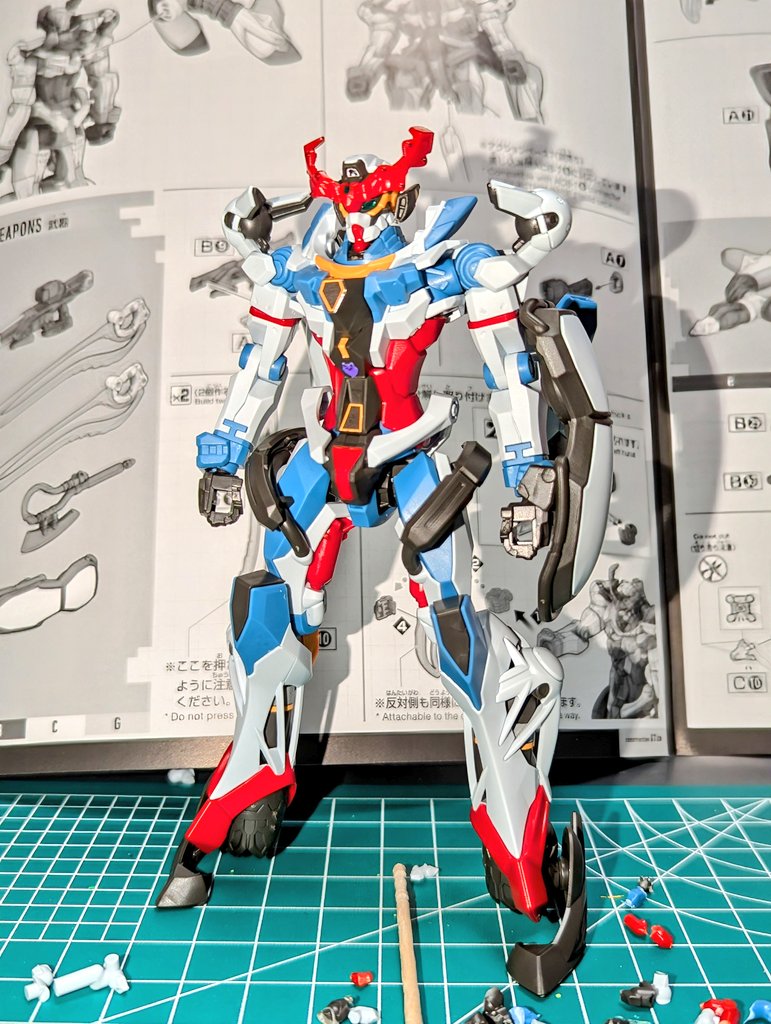 HGジークアクス作りました。頭部を作る際、何度小さいパーツ飛ばして探し回ったかわかりませんが何とか完成できて良かったです。 