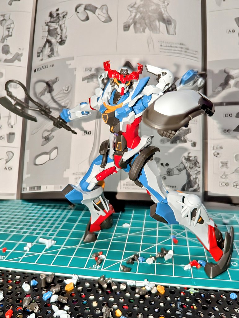 HGジークアクス作りました。頭部を作る際、何度小さいパーツ飛ばして探し回ったかわかりませんが何とか完成できて良かったです。 