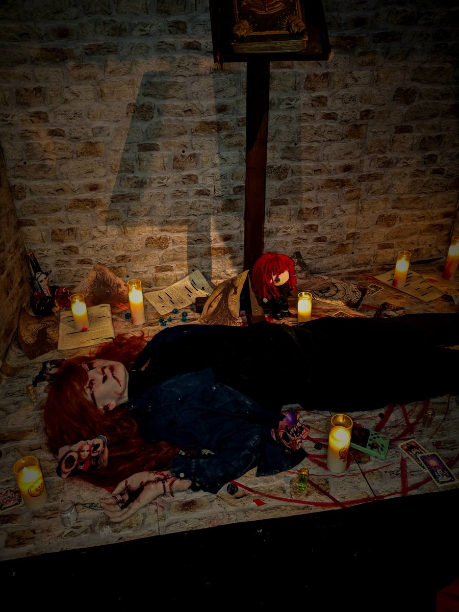 CosplaysHalo's tweet photo. For the past year, I have worked on a final exhibition for my BA Special Effects course. Today it is finally finished. A room inspired from The Magnus Archives and Paranormal Order by @cellbit I am incredibly proud and wanted to share it all with you x https://t.co/ZwyFEYGu9D