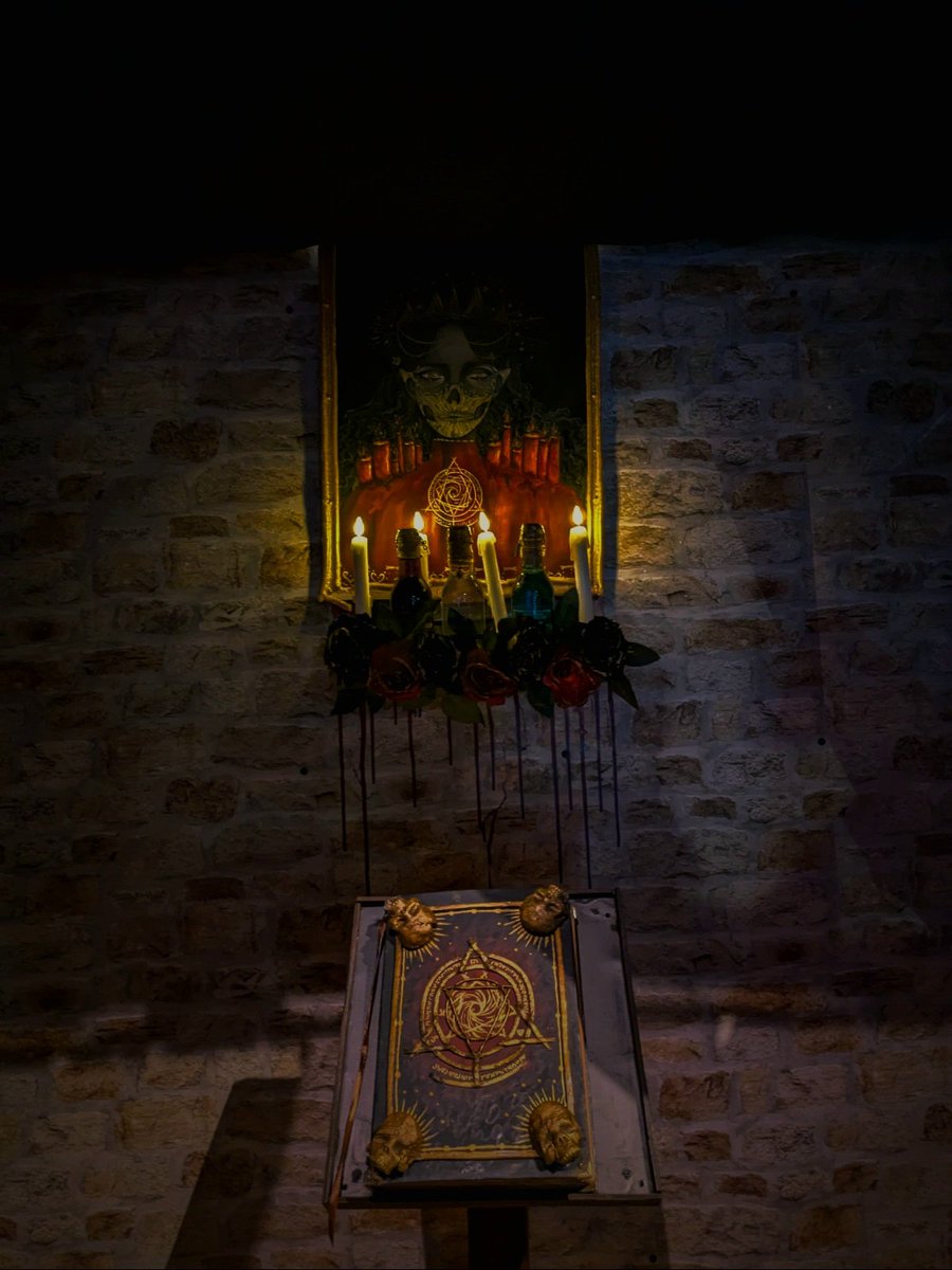 CosplaysHalo's tweet photo. For the past year, I have worked on a final exhibition for my BA Special Effects course. Today it is finally finished. A room inspired from The Magnus Archives and Paranormal Order by @cellbit I am incredibly proud and wanted to share it all with you x https://t.co/ZwyFEYGu9D