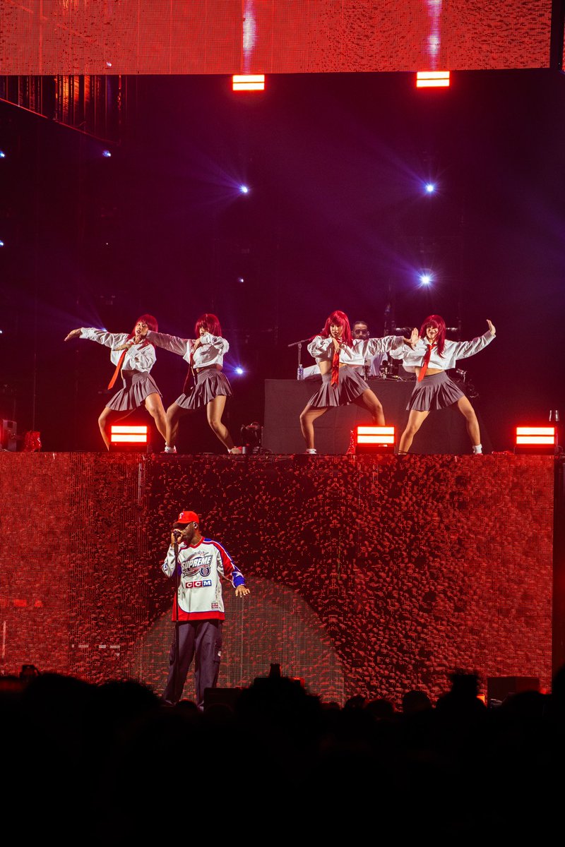 🇫🇷Bercy, round 1 pour Franglish

Hier, c’était la première date de son double Bercy. 
Ambiance, invités, énergie : tout était là. 

📸 : Tim Productions