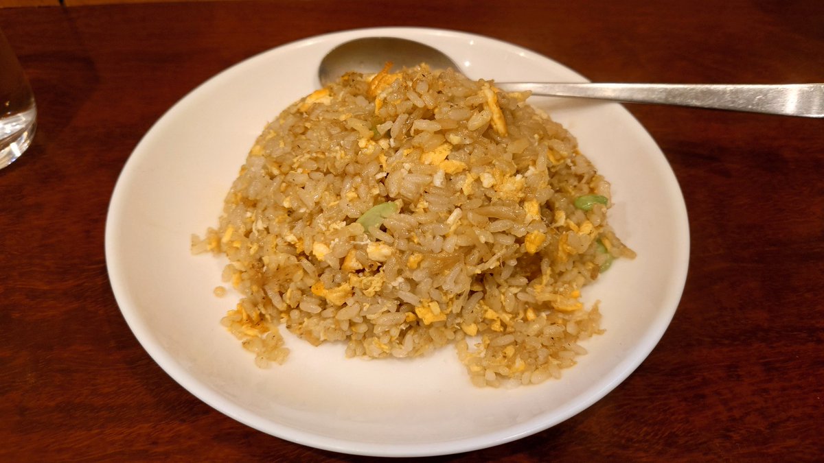 i___taka's tweet photo. 横浜中華街の南粤美食さんで、海老雲呑麺とアヒルのパリパリ揚げを食べてから、もう少し食べたくてお店の方からオススメされた貝柱のチャーハンを注文！
このチャーハンがめちゃくちゃ美味しくてまた食べに行きます！
#南粤美食 https://t.co/1cdcdmPdNU