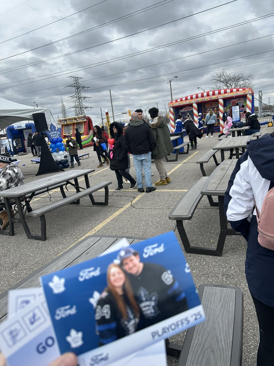 emgibson_24's tweet photo. getting playoff ready with @TheFordFANatic !!

#fordfanpower https://t.co/g3LPRGsVAN