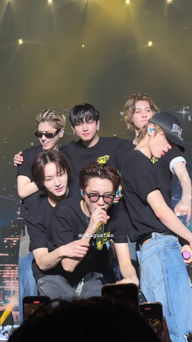 familynextdoor 🥹💗

#BOYNEXTDOOR #보이넥스트도어 #KNOCK_ON_Vol_1_Jakarta