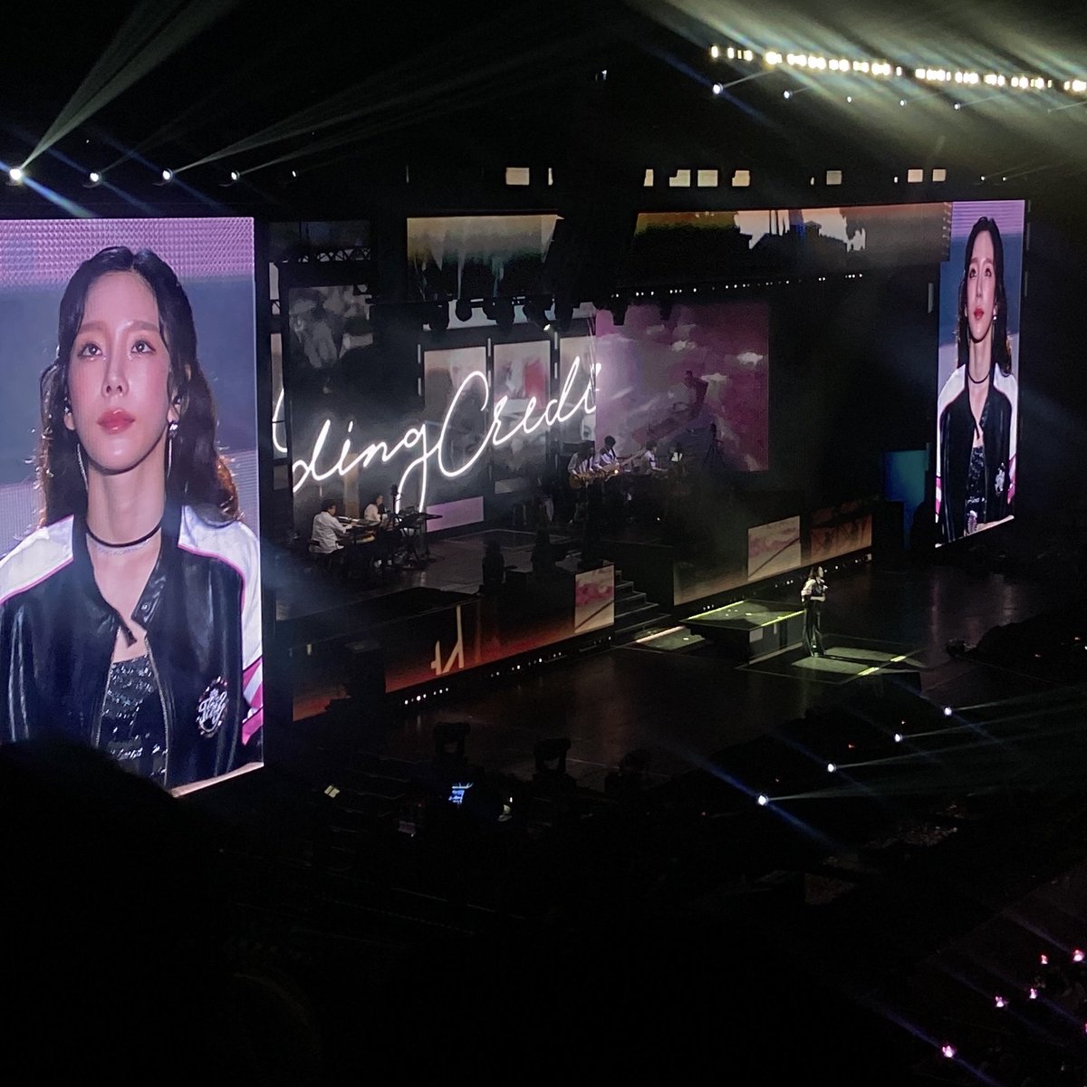 Bare minimum at Taeyeon Concert:

- staffnya as always BUANYAK &amp; very helpful.
- ada freeflow pisang sm snack sponsor + bisa sambil dimakan pas di dalem venue.
- Dapet sunscreen gratis dr sponsor wkwkwkk.
- Ada confetti yang WANGI dengan berbagai bentuk rupa.
- venuenya wangi!