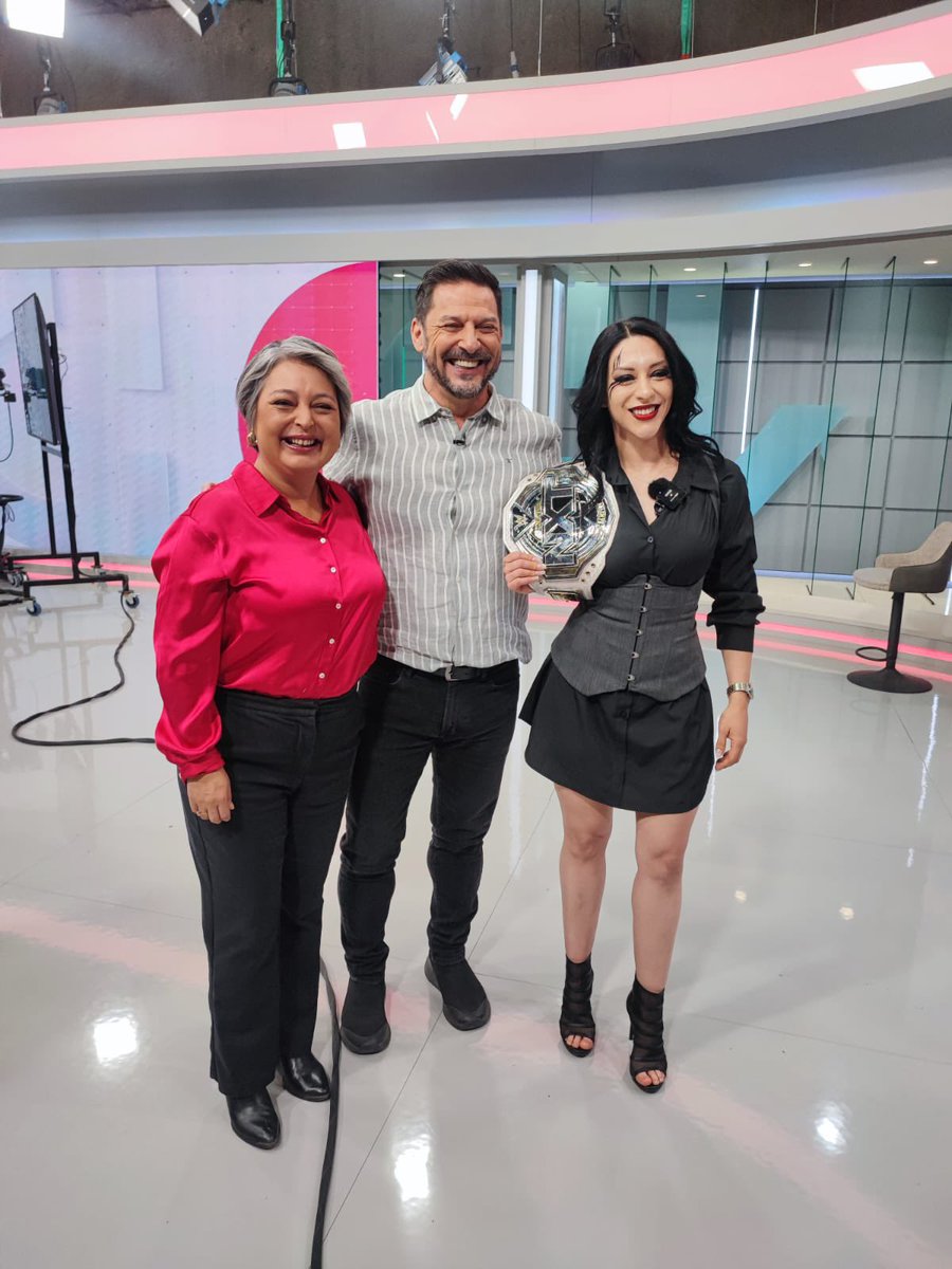 Jeannette Jara Román (@jeannette_jara) on Twitter photo Hoy iba entrando a conversar con <a href="/rafa_cavada/">Rafael Cavada</a> en <a href="/chvnoticias/">CHV Noticias</a> y me encontré con nuestra luchadora de la WWE <a href="/Steph_Vaquer/">Stephanie Vaquer</a> 🤩💪🏼 ¡Muy simpática y buena onda! Hoy iba entrando a conversar con <a href="/rafa_cavada/">Rafael Cavada</a> en <a href="/chvnoticias/">CHV Noticias</a> y me encontré con nuestra luchadora de la WWE <a href="/Steph_Vaquer/">Stephanie Vaquer</a> 🤩💪🏼 ¡Muy simpática y buena onda!