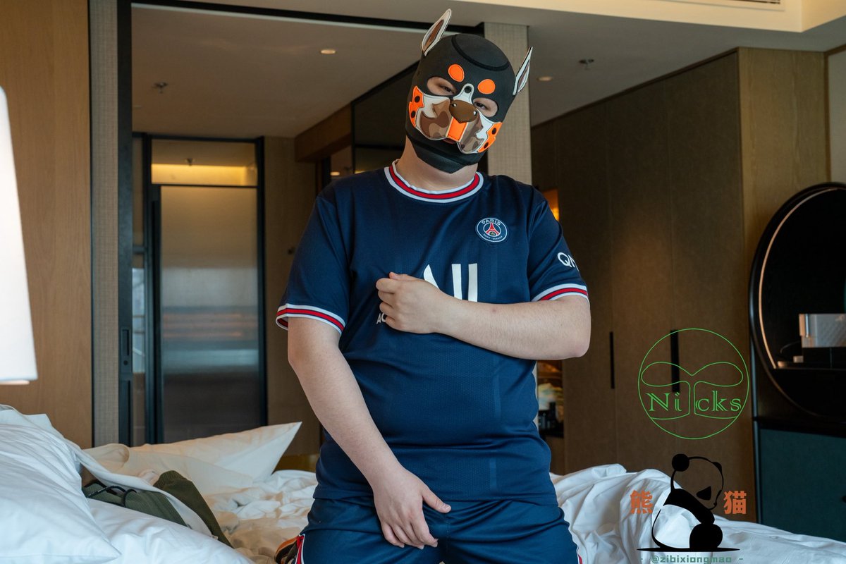居然真有香香的jio

S🪢：<a href="/NicksLiu/">Nicks豆豆</a>
M🐶：<a href="/zibixiongmao/">大熊猫🐼</a>

#白袜 #捆绑 #足球 #熊狒 #sm