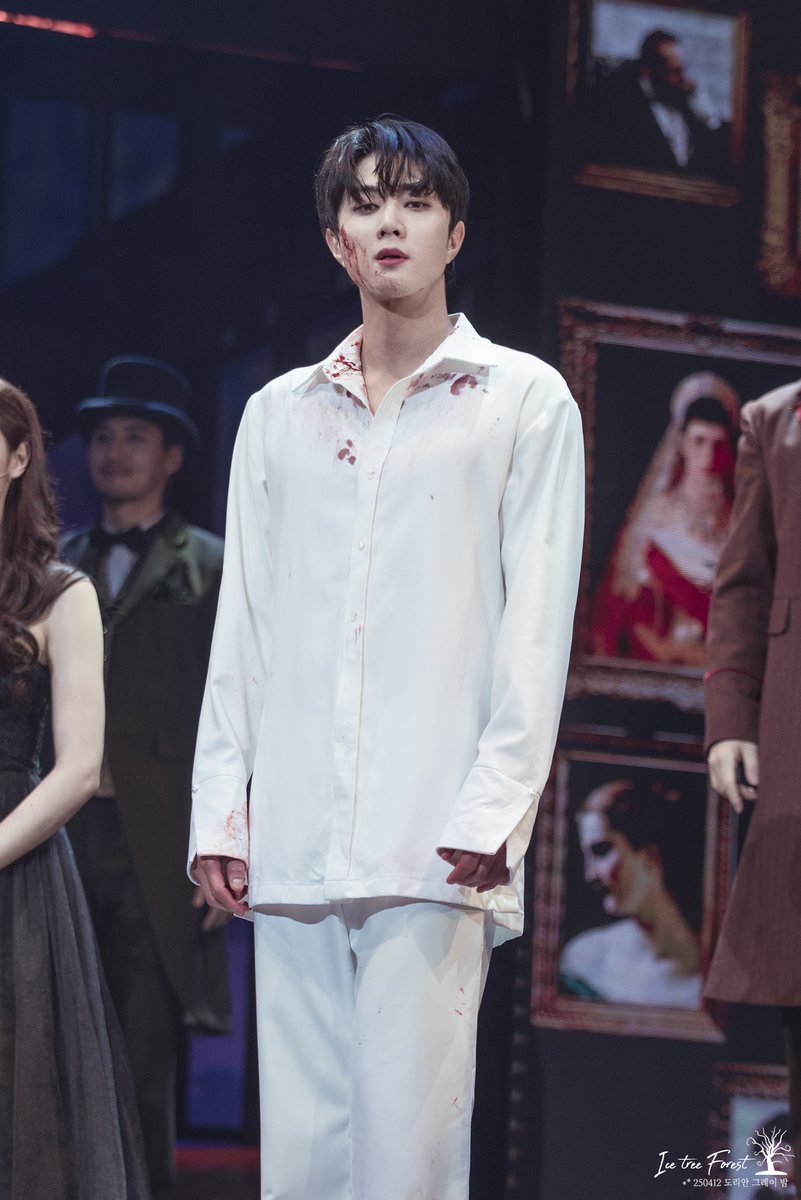 icetreeforest's tweet photo. 250412 도리안 그레이 밤
유현석 : 도리안 그레이

#도리안그레이 #유현석 https://t.co/XqwPVrkHJD