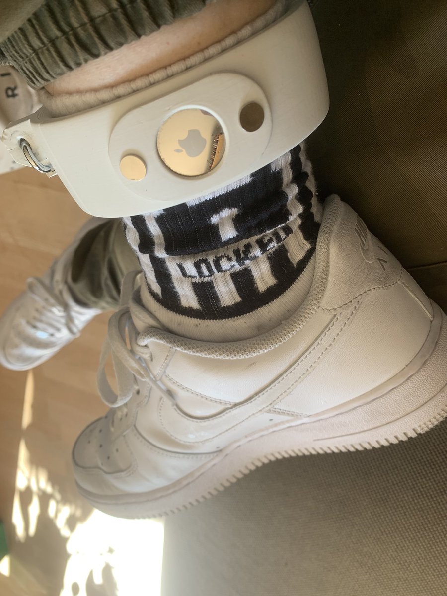 inmate86's tweet photo. Locked in chastity and ankle cuffed with AirTag by @BondTopDE 

@sk8erboy_com 
@kinkystuffmade https://t.co/DSpne66S8z