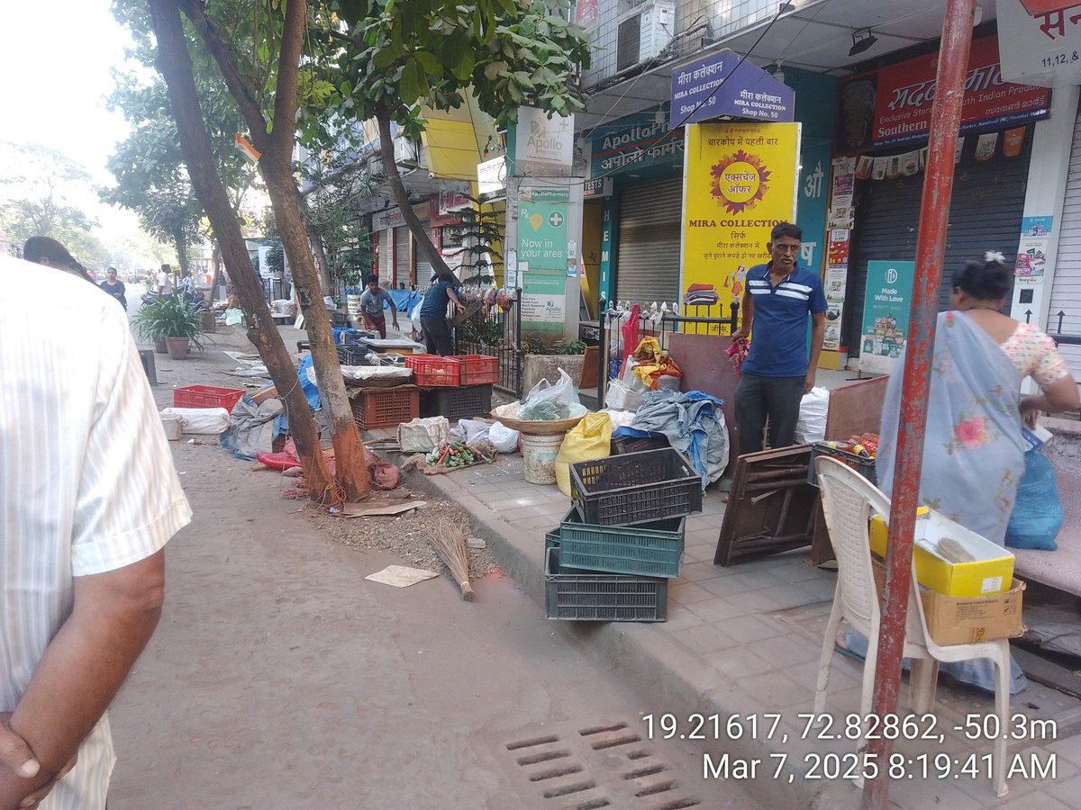 nishu_sawant's tweet image. @SCofIndia @MumbaiHighCourt @CMOMaharashtra @SanjayRupadhyay We as #charkop &amp;amp; #gorai residents are facing severe issues of crumbling basic infrastructure due to #redevelopment &amp;amp; #encroachment of illegal vendor&apos;s on footpaths. Road to Sahyadri nagar to Gorai depot has became mandi