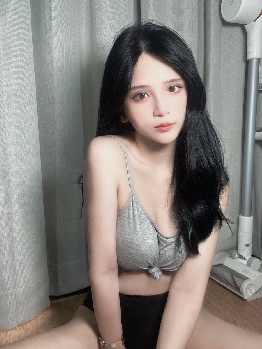 現在是不是很流行純慾系？
看起來乖巧聽話，其實在床上什麼都敢試

所以你想要怎麼玩壞我？ https://t.co/uCCgMBh0EA