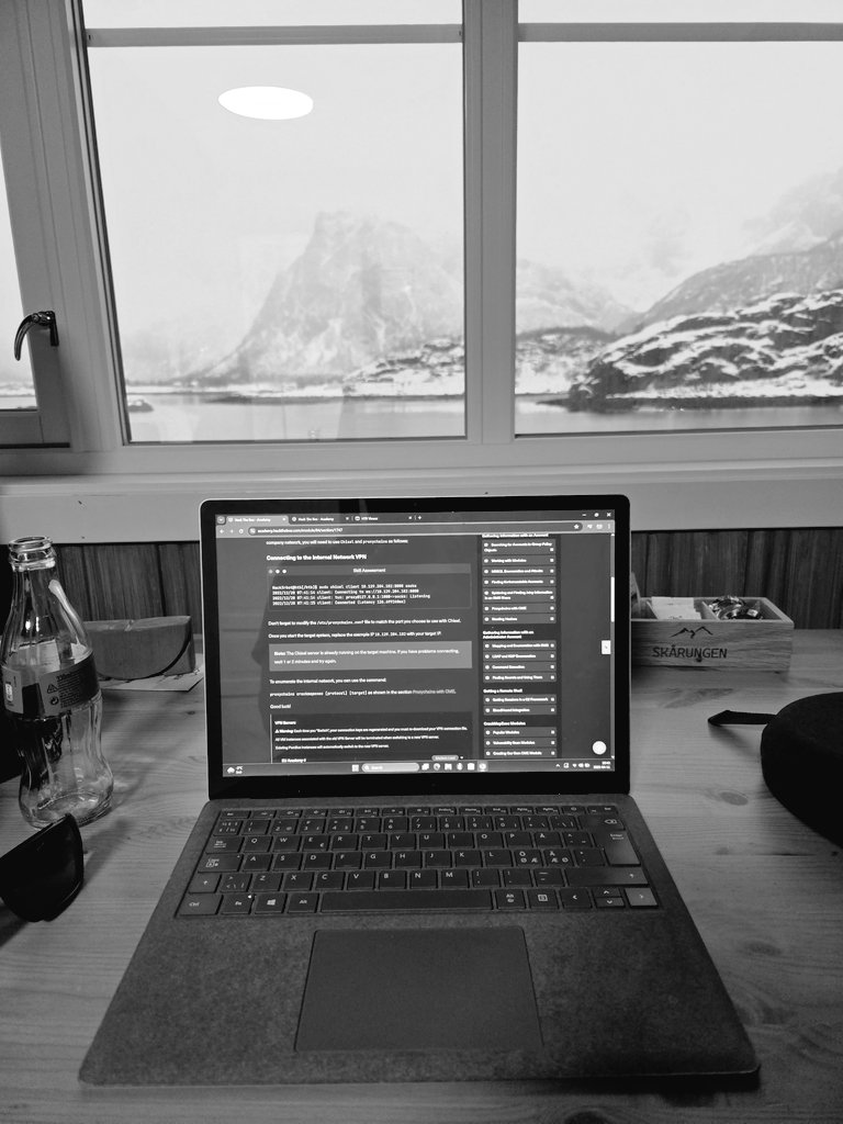 Hack3rBot's tweet image. Room with a view. Skitrip in Lofoten. But doing some HTB in the evening @hackthebox_eu